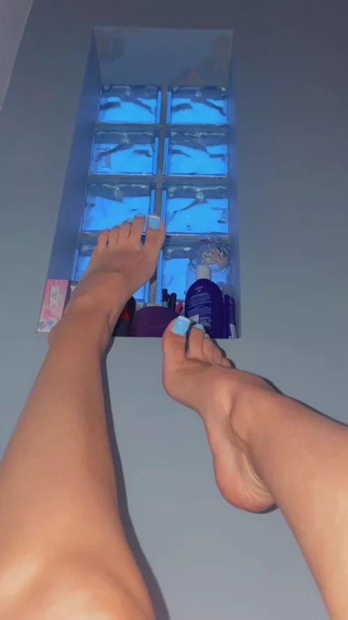 Blue & white French tips have you seen this beautiful combination before 😋😊🤔 by footgoddessxoxo