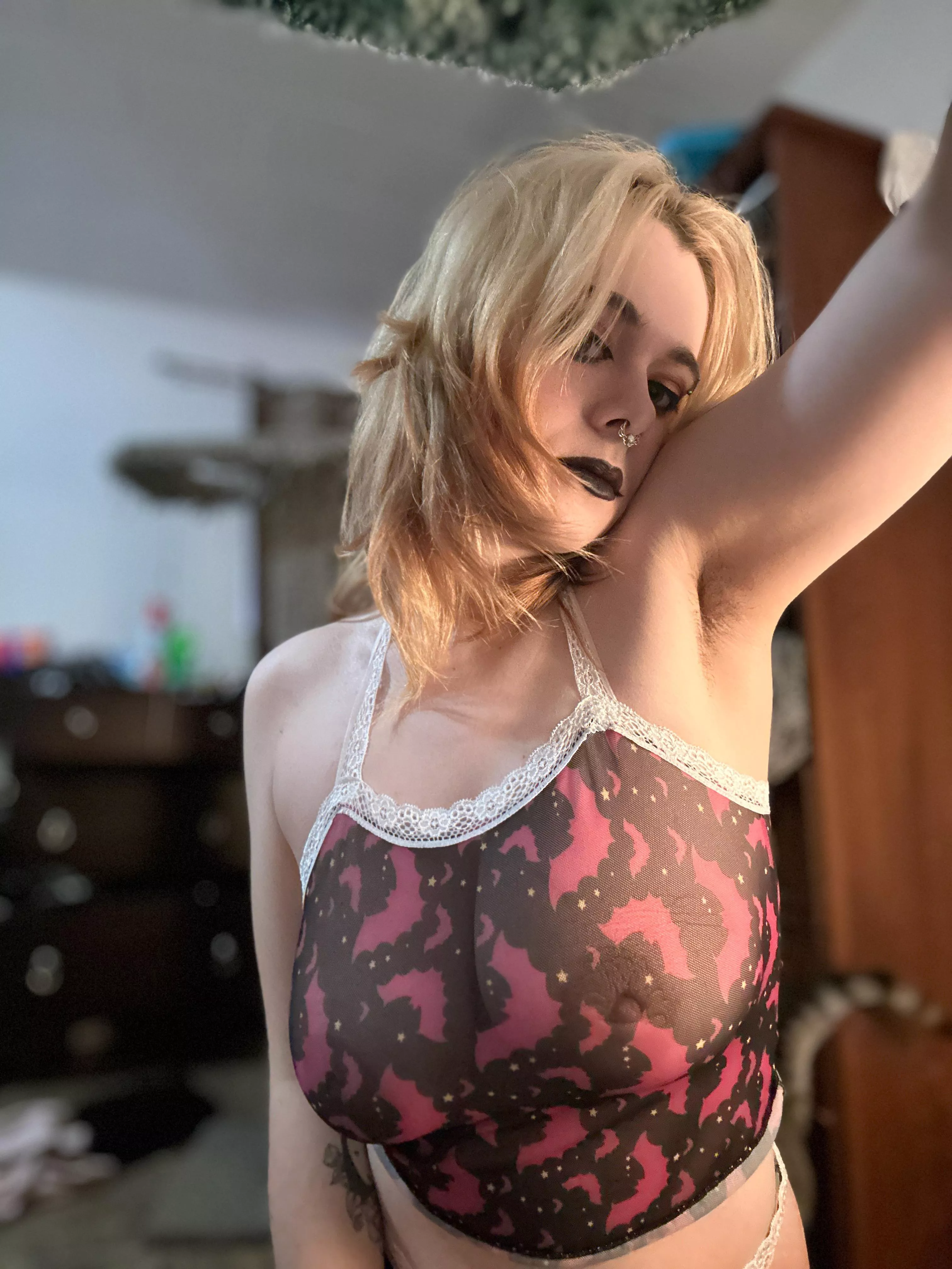 Can you see my nipples through the shirt🤭🤭 posted by skyyy_high