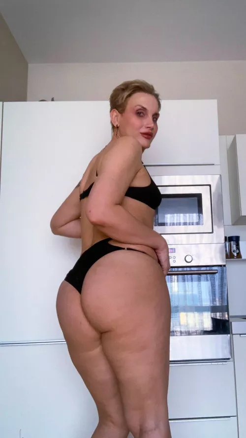 Could you please slap that ass? by JulianaBerg