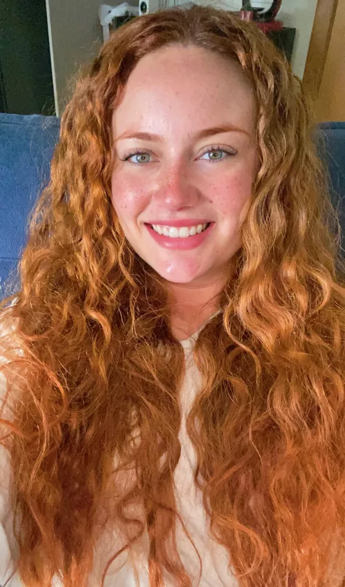 Curly hair and no makeup to start the week [f] by Puzzled_MJ