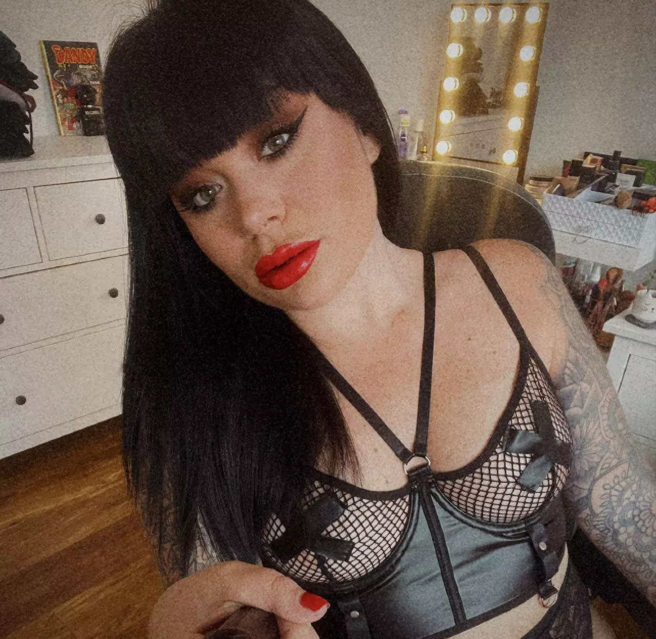 Disabled hottie - wanna see more? posted by Jellyjazz1