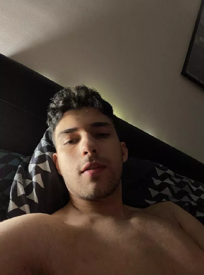 Feeling poorly I can barely get out of bed 🥲 posted by Toufikcf