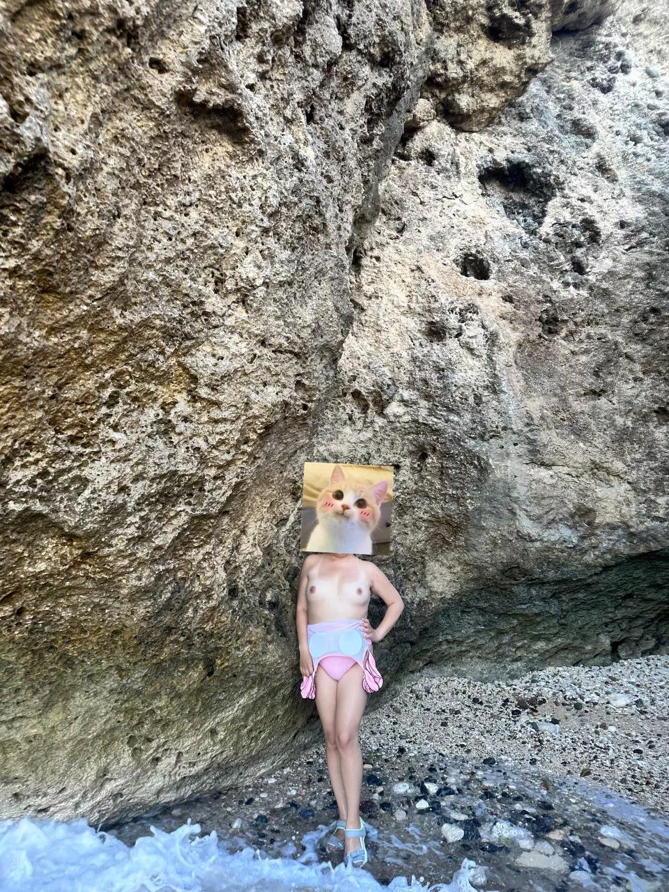 [F]irst cake day in reddit… 💓 posted by just-for-awhile