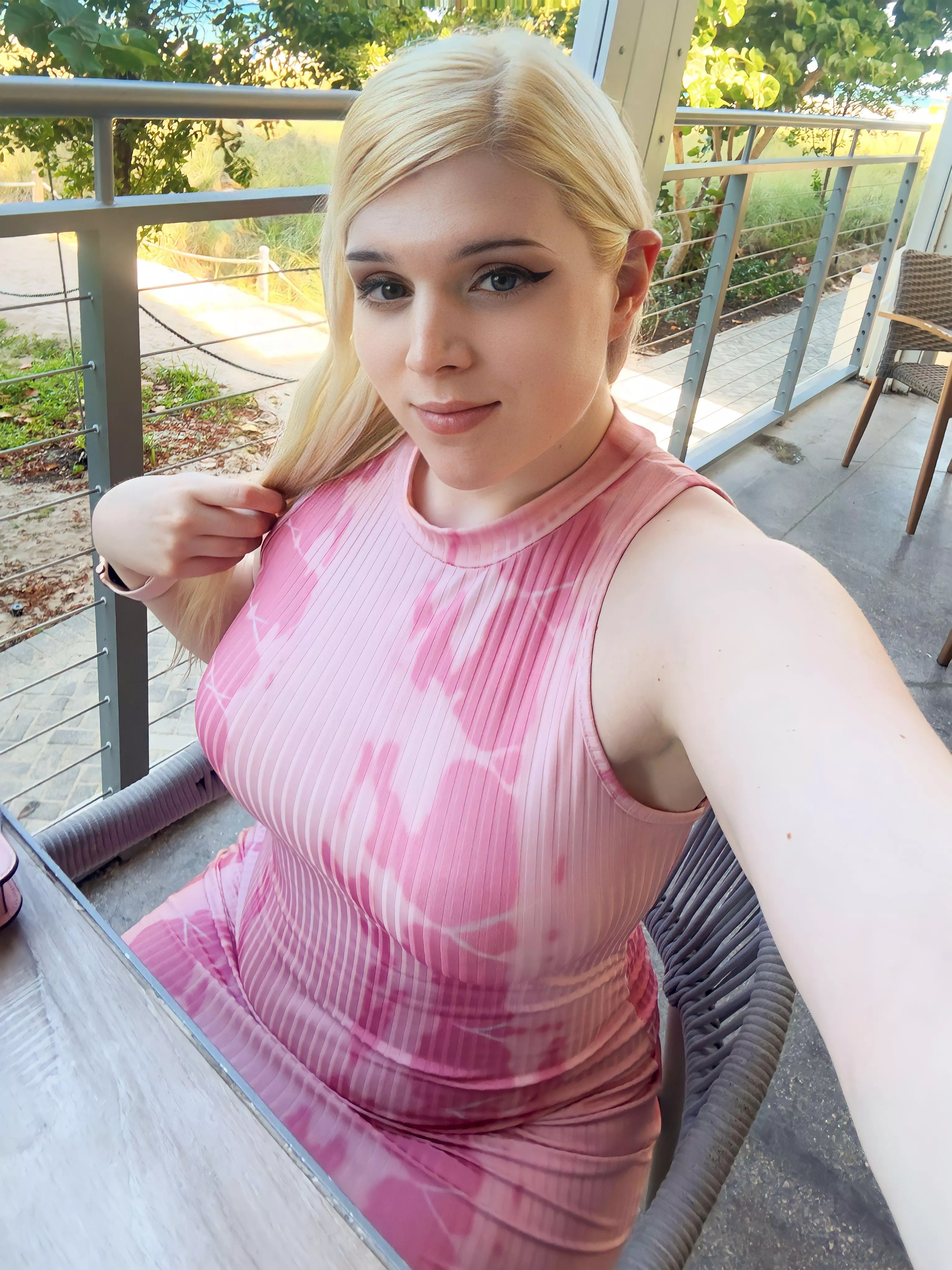 Good morning from this curvy femboy 🥰 posted by realamandarae