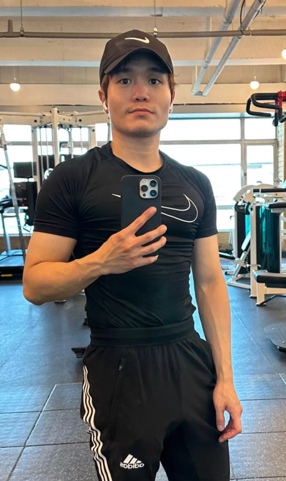 Hi 🫠 posted by Jake-1106