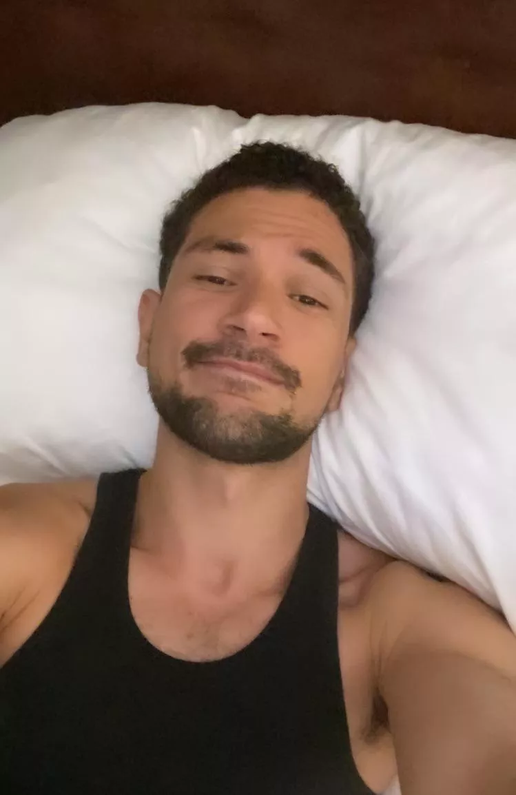 I look horrible I know…I got sick, sore throat. 😢 Careful sweetie’s , new virus running around. posted by Bebetopereirardella