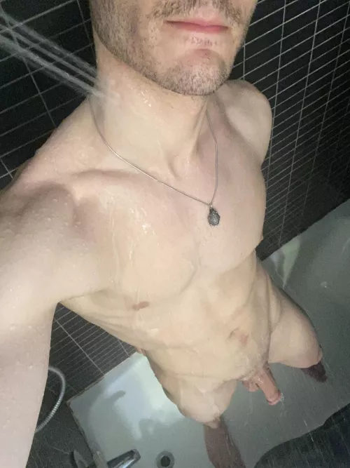 If you would be so kind to look at me showering , thanks guys. by druachu