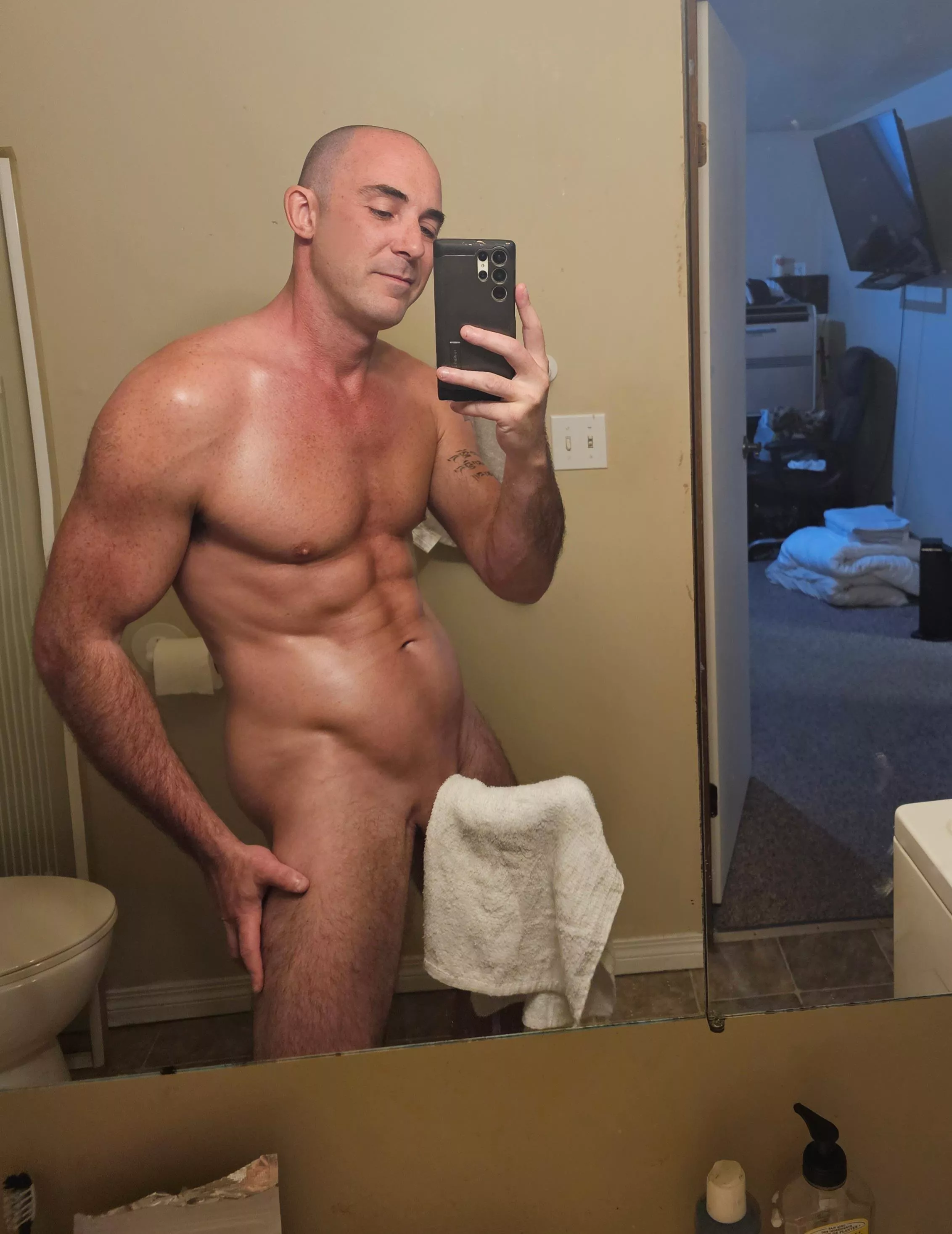 Need something to hang your towel? 😜 [37] posted by colandovision