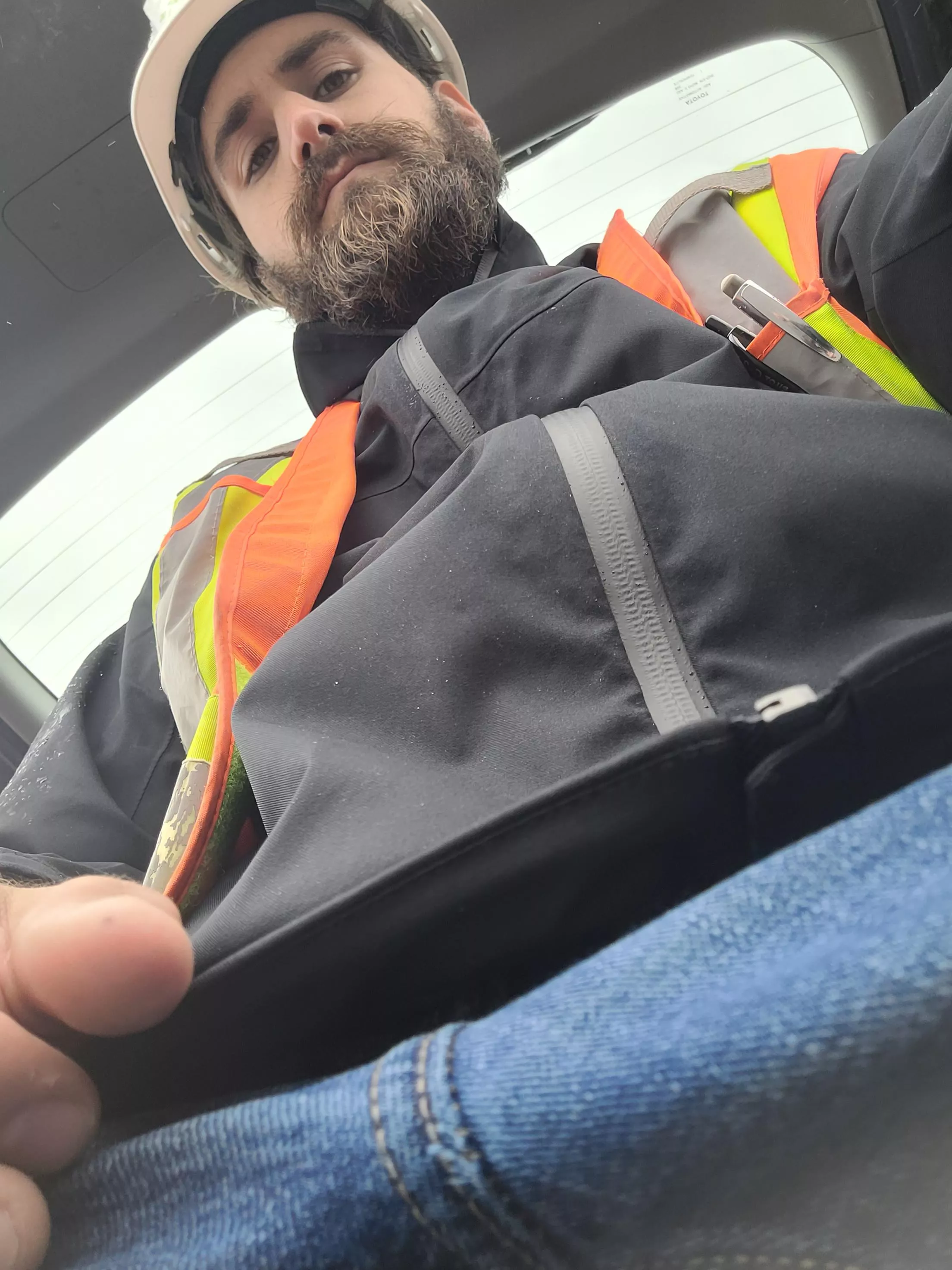 Rainy day at work. Would be nicer with someone to warm me up 🤟 (29) posted by HotBerserkr