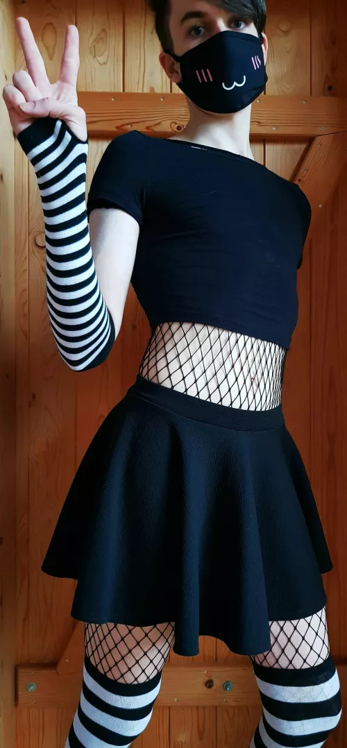 Say hi please :3 by LukeWolfie