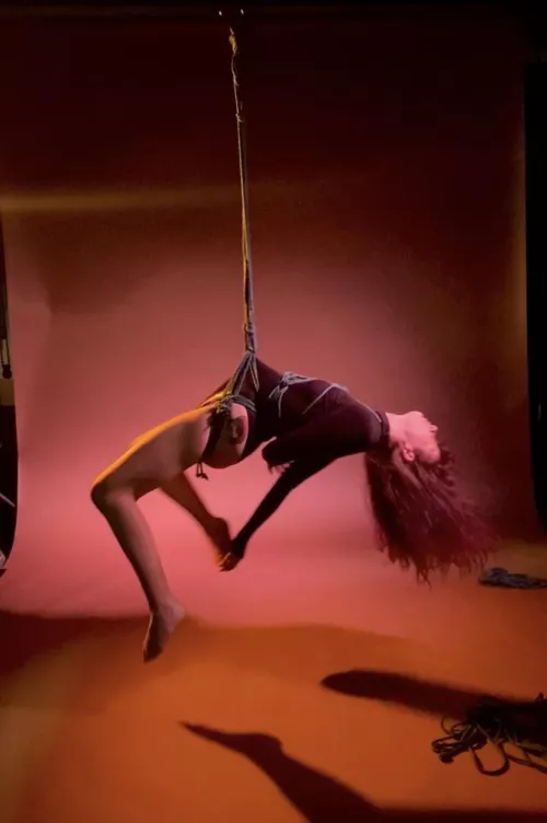 Self-suspension with an ambiance this time 🔥 by Jimmynoisette