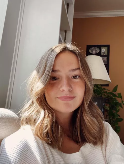 Shoulder length hair by Weakness-Valuable