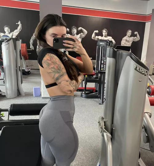 Thighs for days, quads for life by ella_fitness