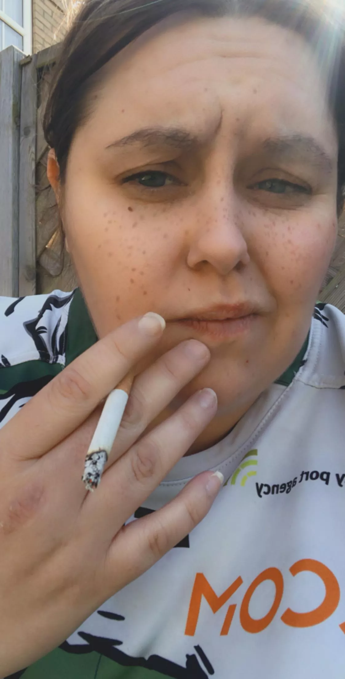 Wana fuck me while I smoke? posted by Rachiie1989