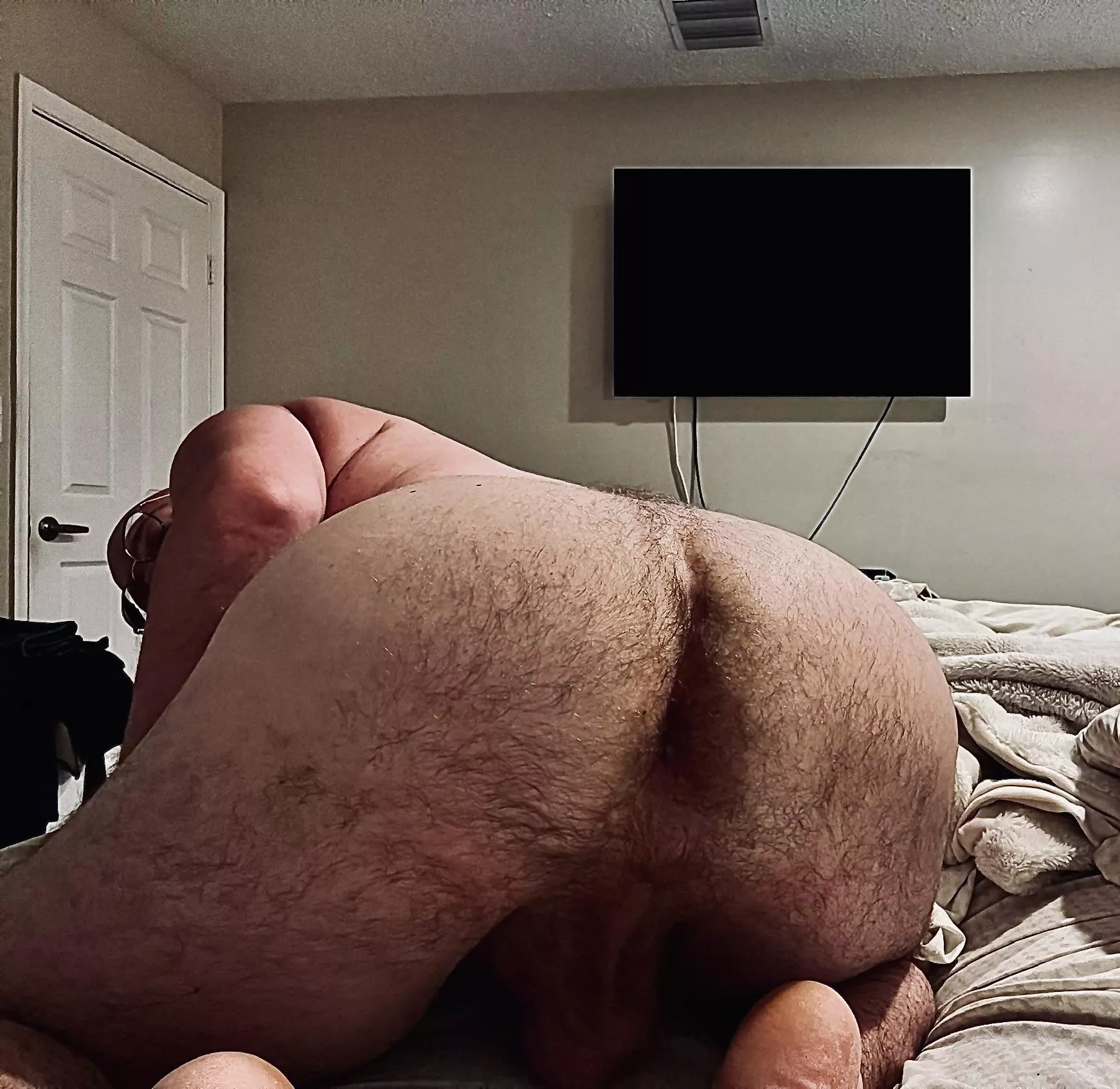 Wanna watch tv? posted by Screwdrew00