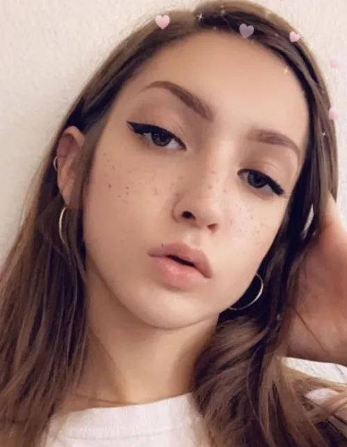 What’s up everyone ? by LanaX4