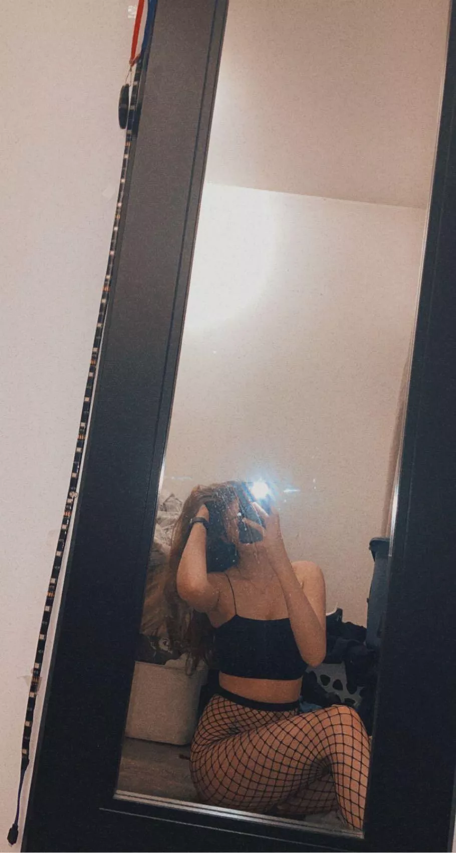 Who wants to see more pics with less clothes 😜 posted by TateMari