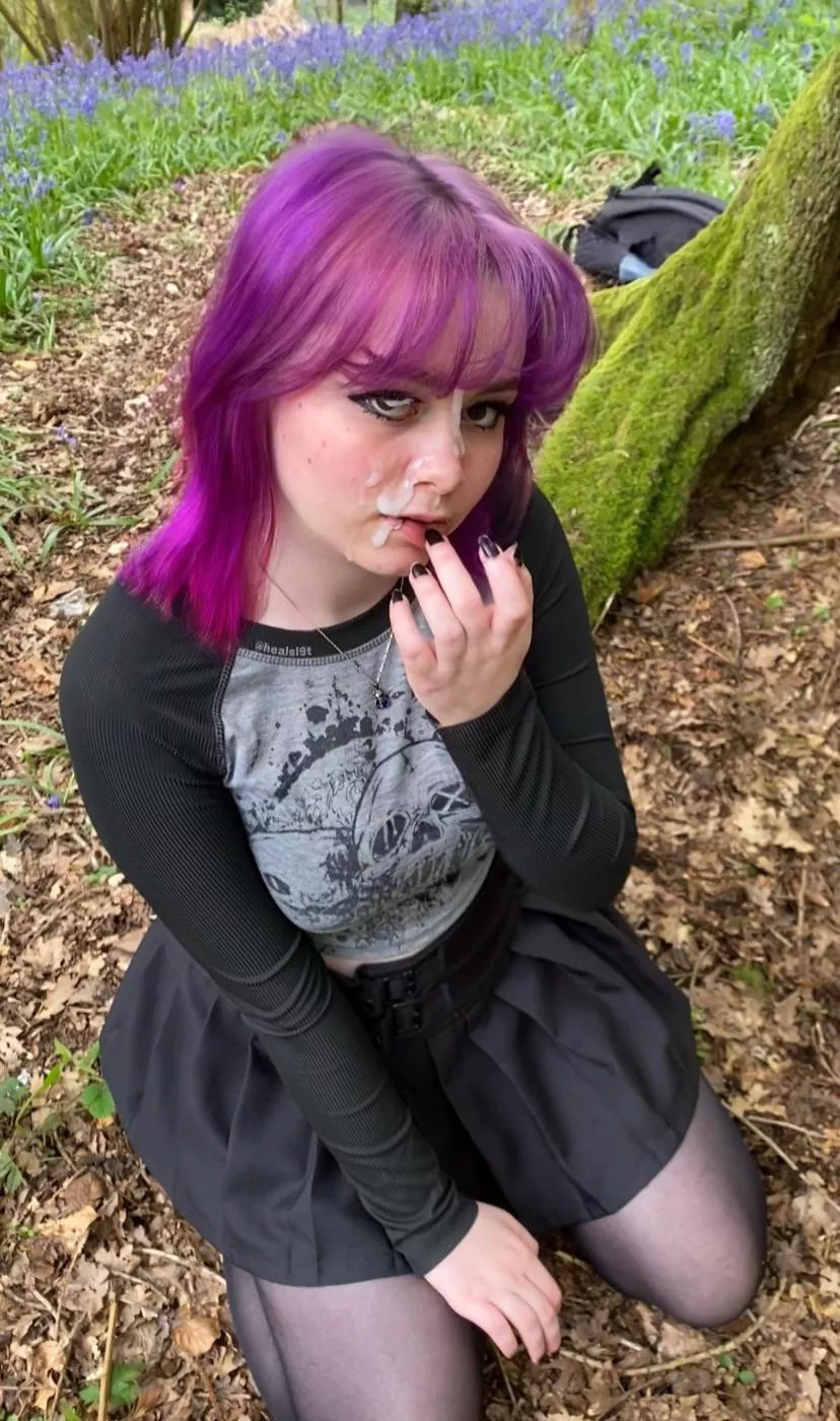 would u let me be ur cumslut in public? 👀 posted by healsl9t