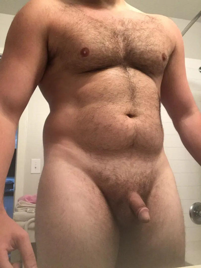 [27] Beefy enough?? Love bears & chubs. DM posted by NewJ95