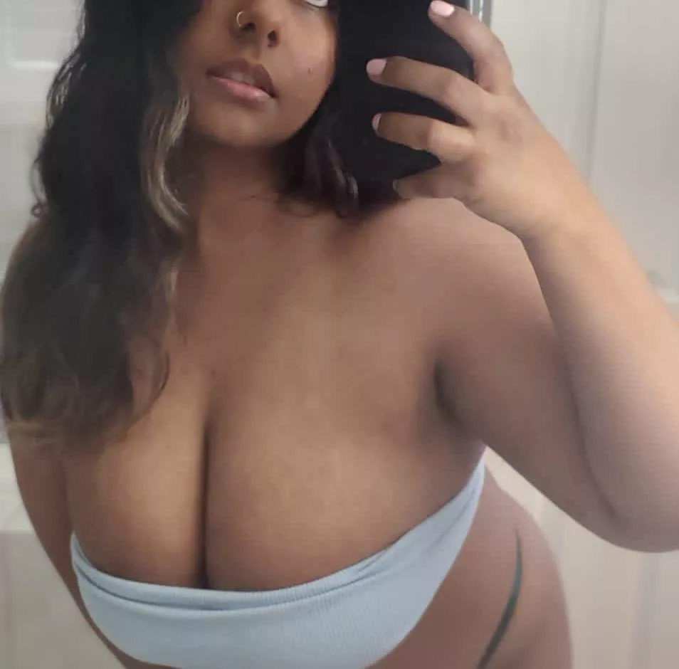 5'1 thick girl here 😗 [f] posted by Tania-Xo