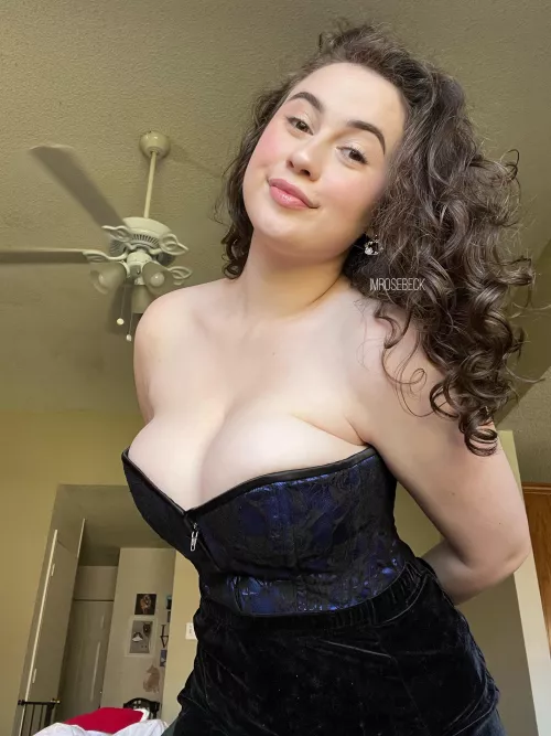 About to burst out ;) [F] by imrosebeck