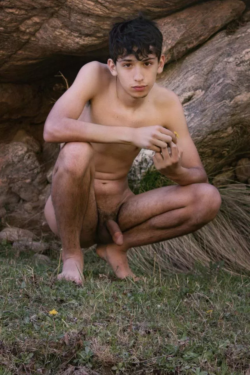 Artistic portrait that I did in a park near my city, I was very afraid that someone would see me because it is very busy, what do you think? Do you like it? posted by bastian033ok