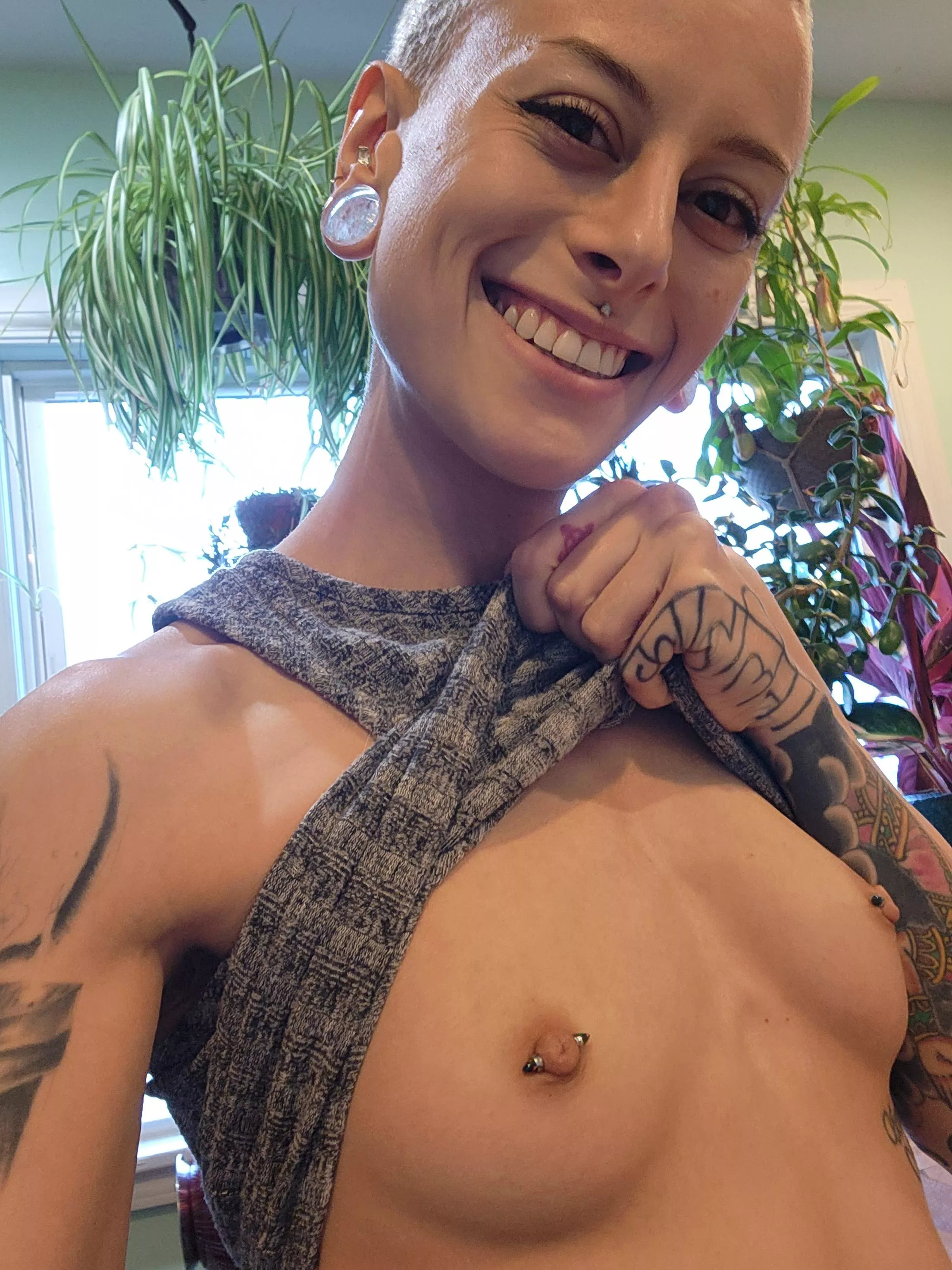 big smiles for all the short haired hotties here! posted by LayneeDivinee