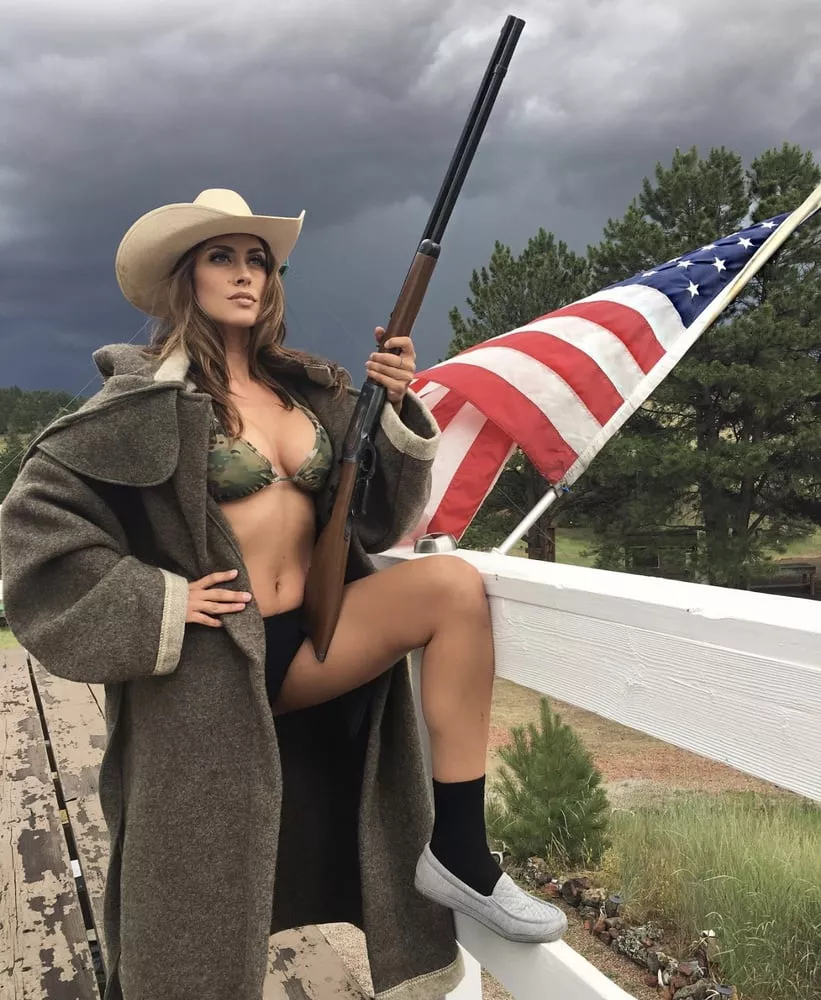 Country hotties love America! 🇺🇸 posted by ggwawesom19