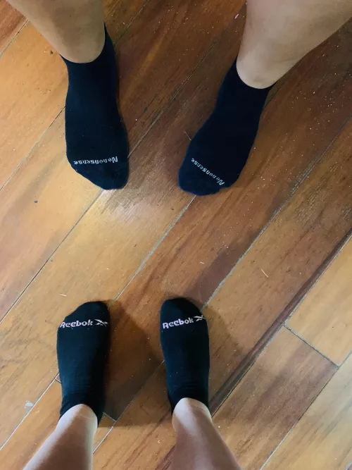 cum get in between our feet ;) [selling] [US] [F18] by SweatySisters