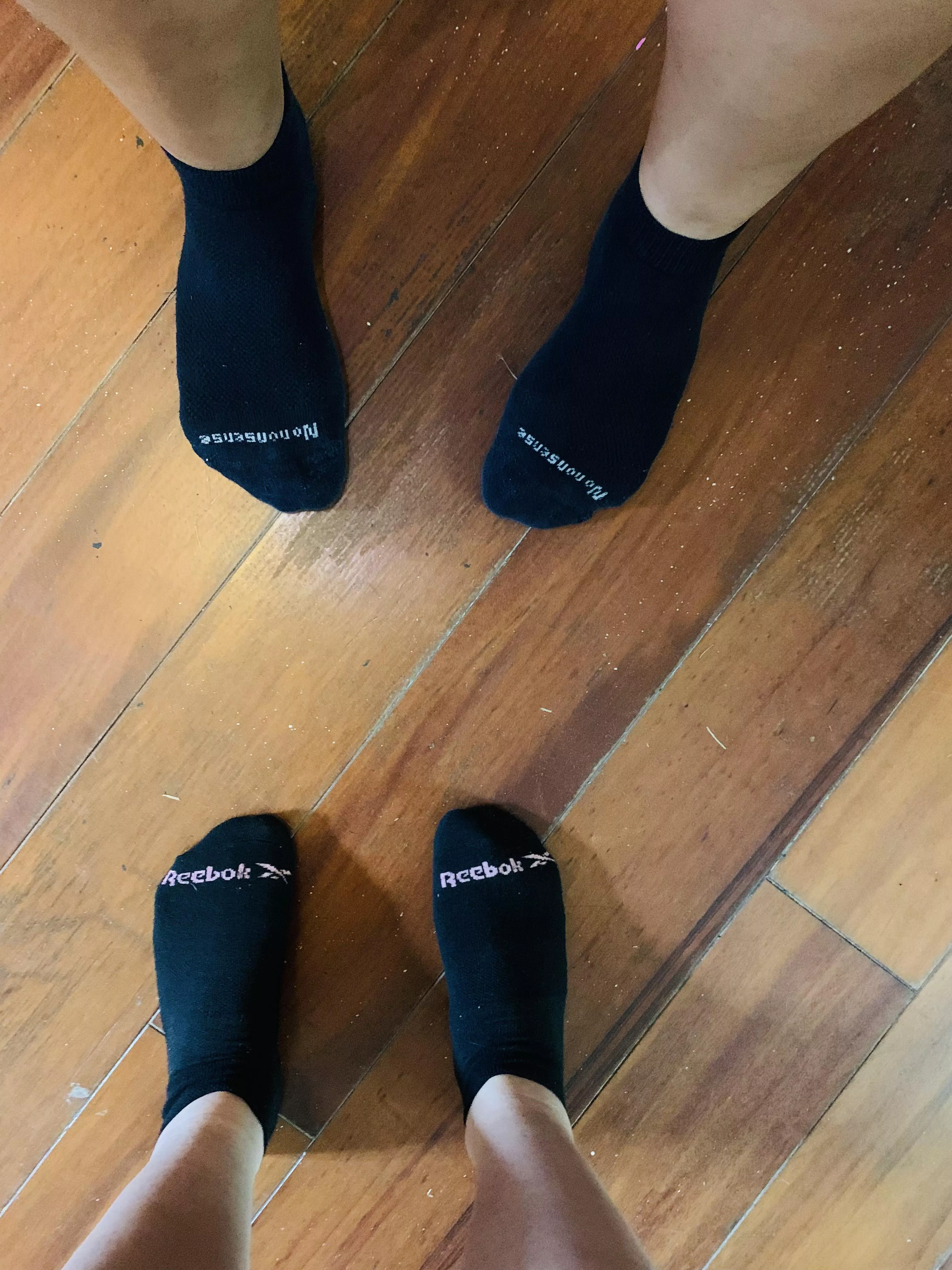 cum get in between our feet ;) [selling] [US] [F18] posted by SweatySisters