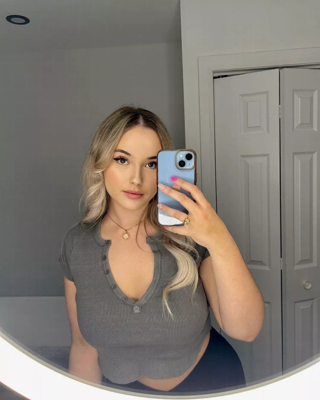 cutie selfie posted by SeducedByYourBeauty