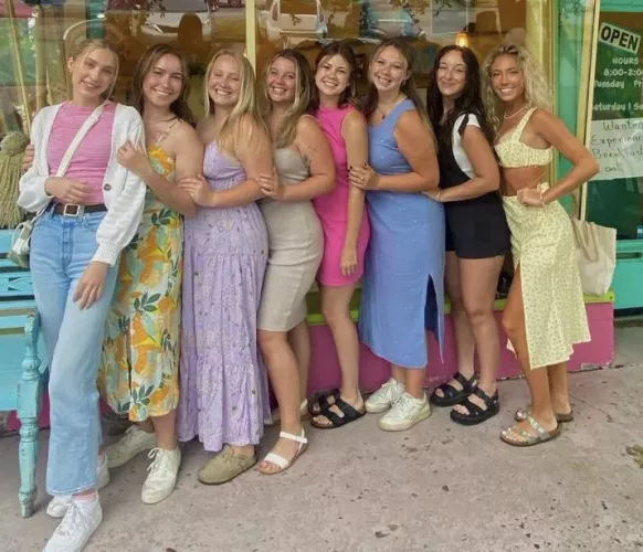 Girls day out by BingB0ngBoi