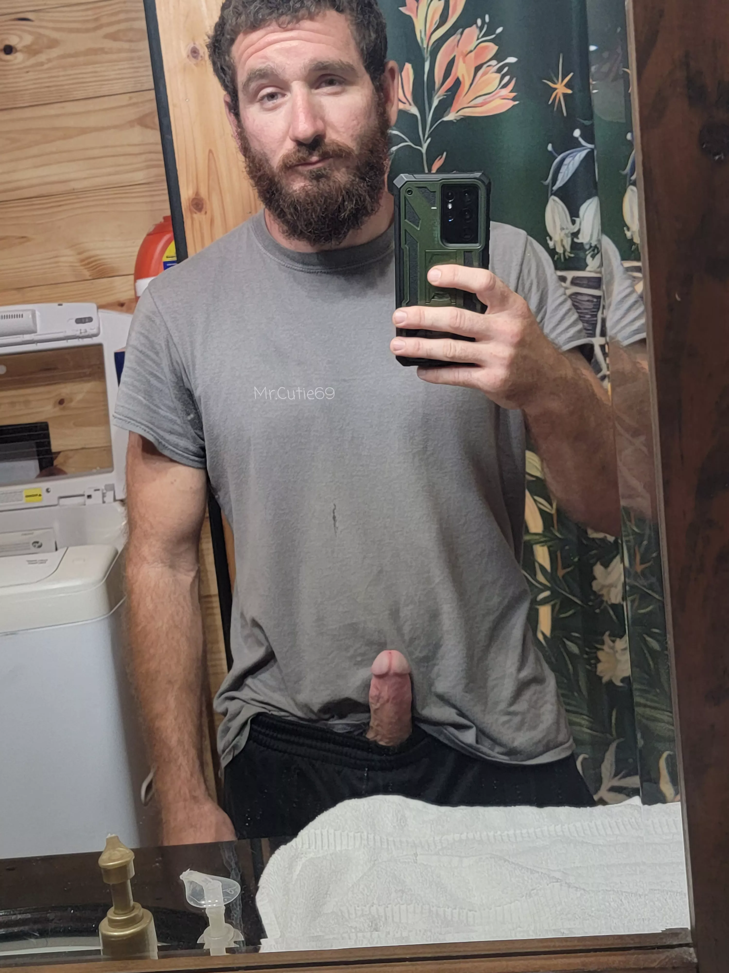 Hope everyone is having a wonderful Wednesday! 💦💦🩷 posted by Mrcutie69