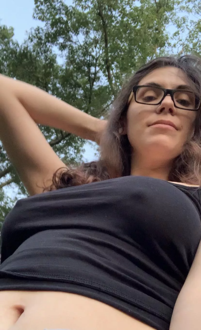 I absolutely hate wearing bras- and I absolutely ♥️ the way my body looks without it 😏 (36) posted by axisallatilt