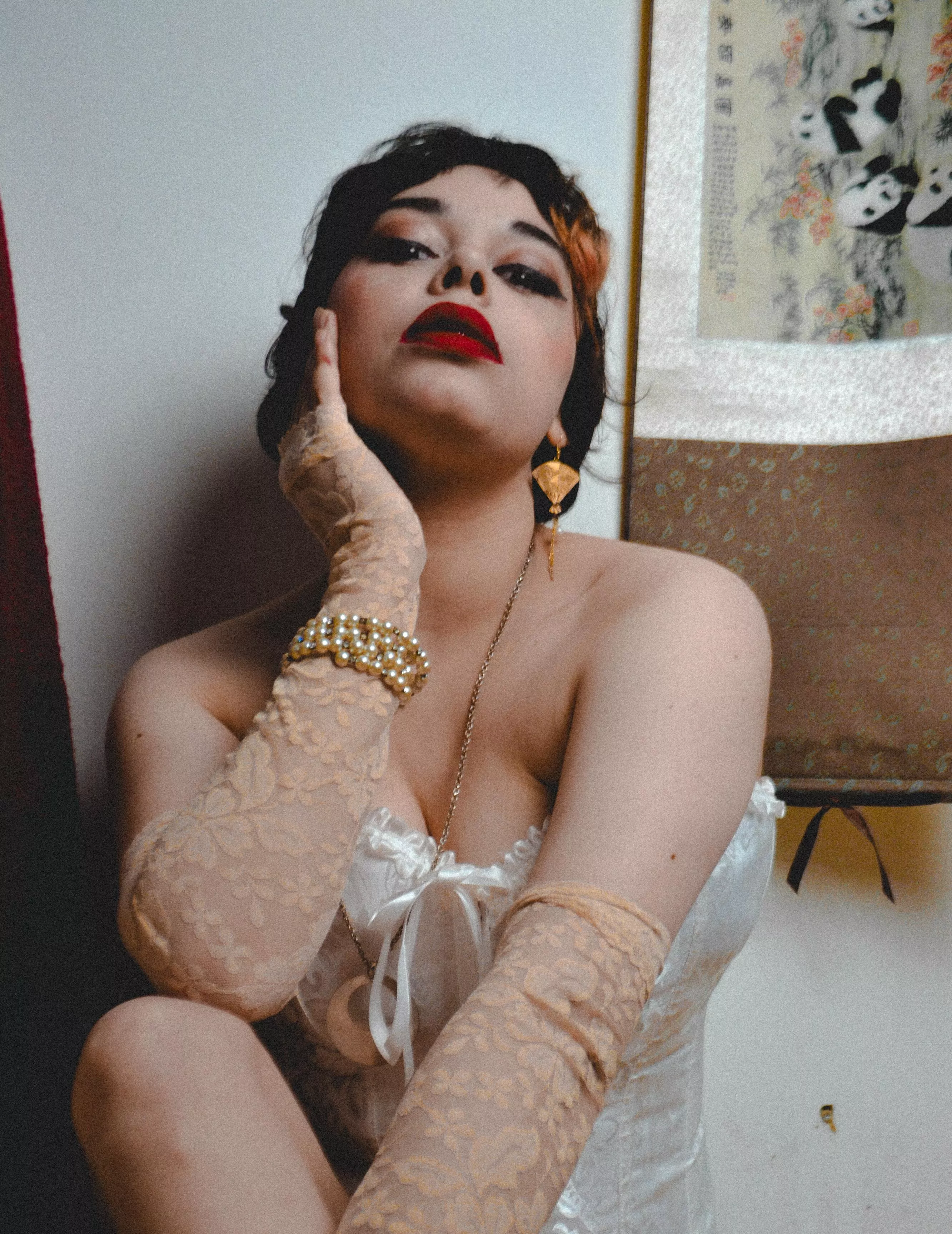 I love corset and red lipstick posted by theladybug888