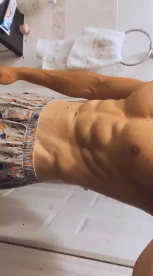 Just got out of the 🚿 by Sebastian_tall