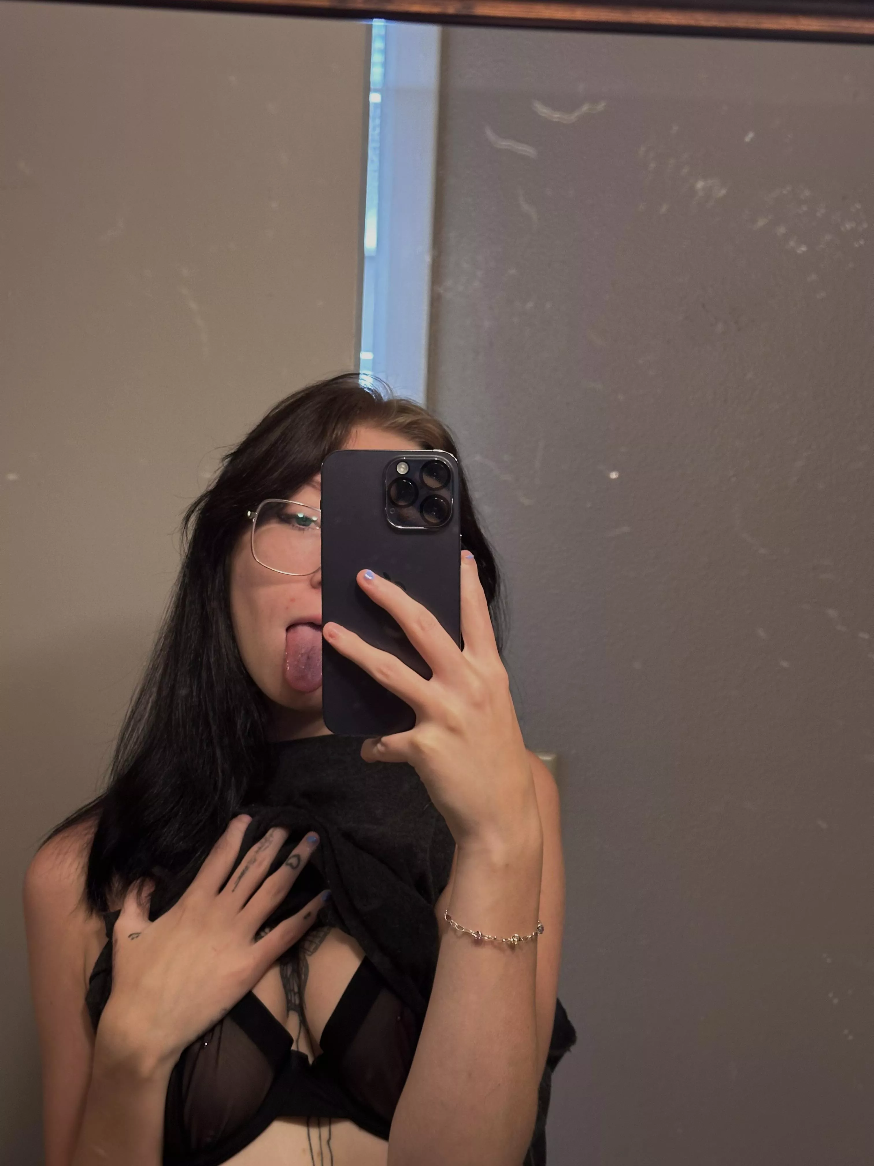 Peekaboo🫣 posted by AdmirableBedtime