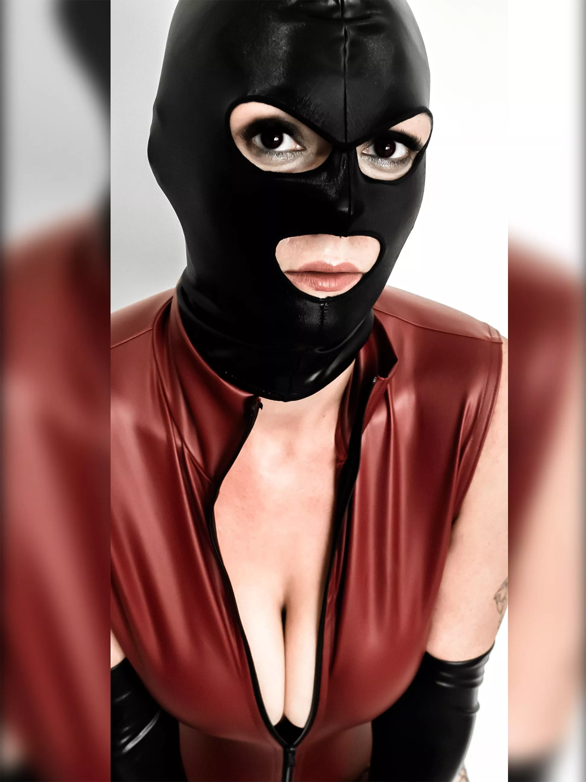 Roses are red 😘 posted by OliviaLeather