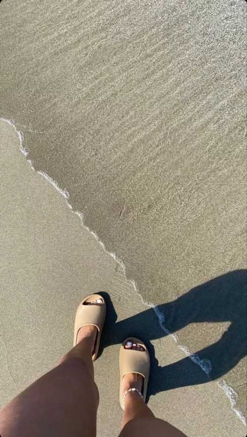 the beach is always a good option to think about things by greisy_zadu