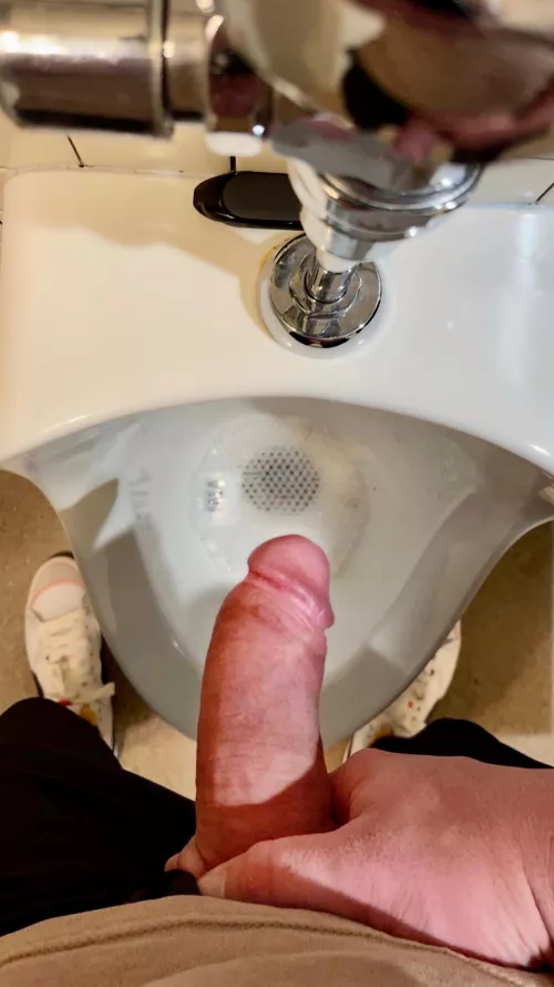 The guy next to me couldn’t look away… by biggdickkdilff