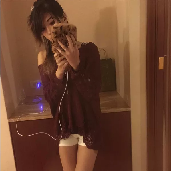 The hazards of wearing tight shorts. posted by XiangXuXiang