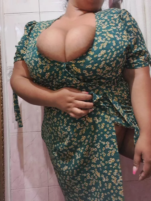 They make this dresses so short, my pussy is almost showing by Latinafeetfreedom