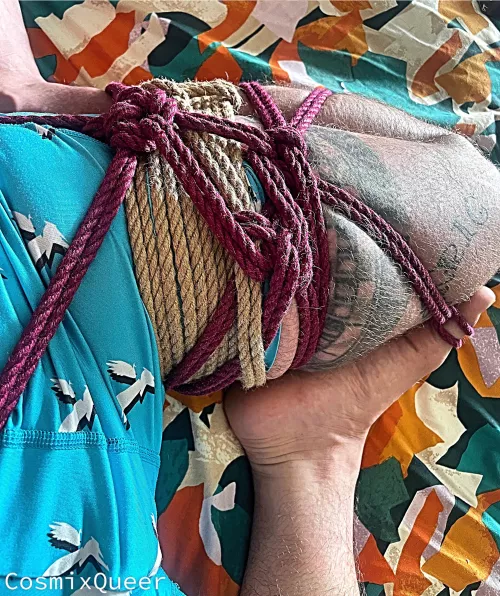 This would’ve been more aesthetically pleasing if I hadn’t grabbed the top wrap to work with. But I wasn’t thinking about ‘pretty’ at the time 😈 by CosmixQueer