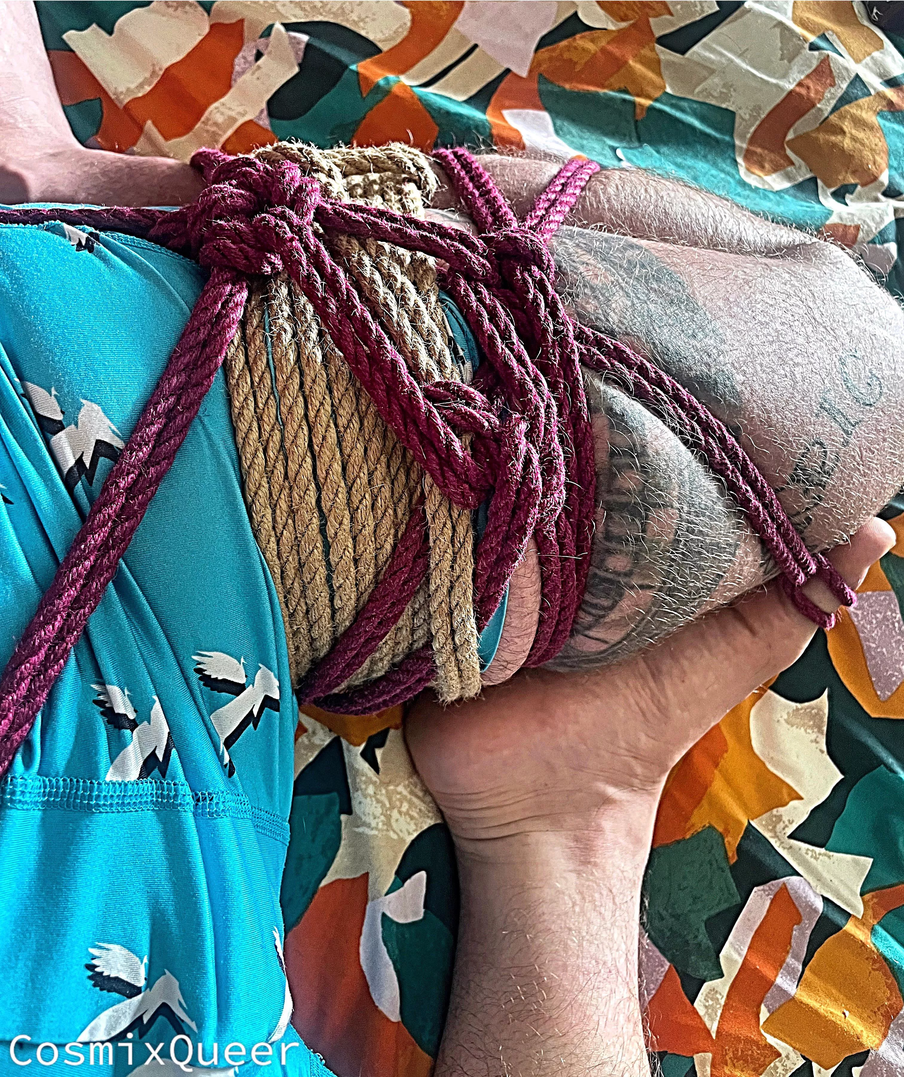 This would’ve been more aesthetically pleasing if I hadn’t grabbed the top wrap to work with. But I wasn’t thinking about ‘pretty’ at the time 😈 posted by CosmixQueer