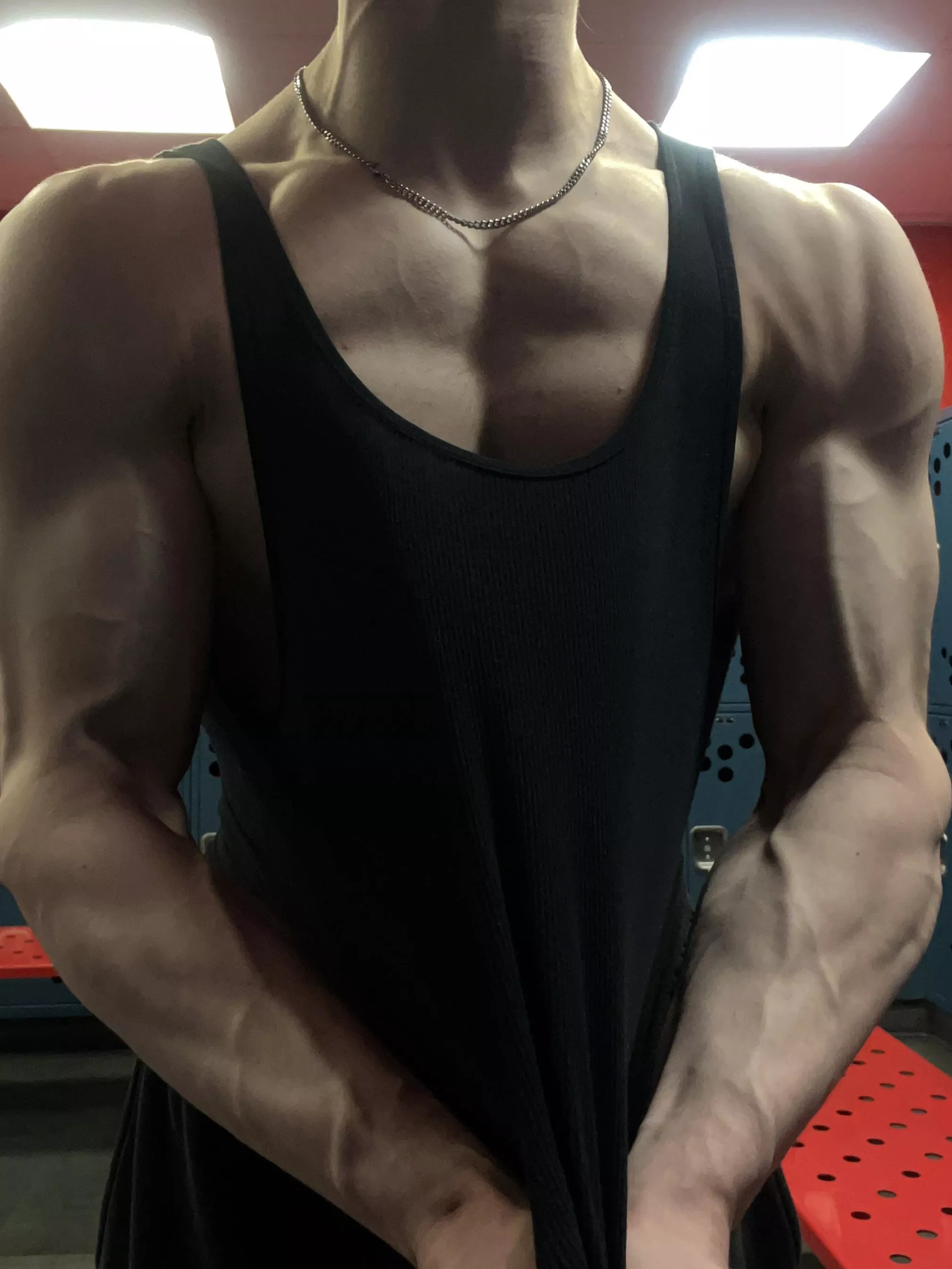 veiny and incharge posted by bobbydeitz