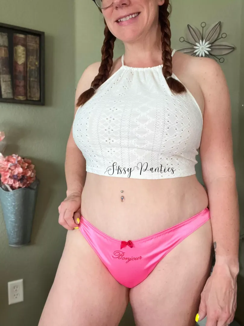 Wanna little sniff n taste of this mature redhead? You know you do. Fet, kink and newbie friendly. See pinned posts and dm to get yours. [usa][selling] starting at $30 by S4ssypanties