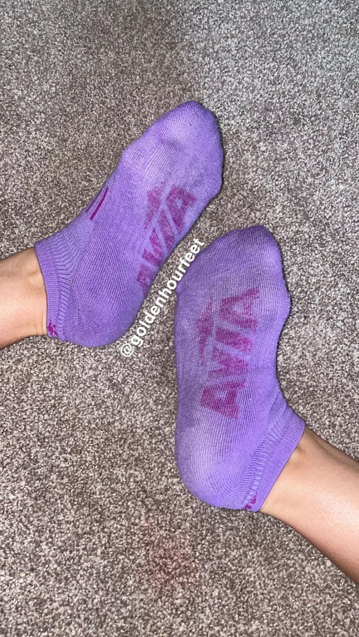 You know you wanna put your face in them😈 [selling] posted by goldenhourfeet