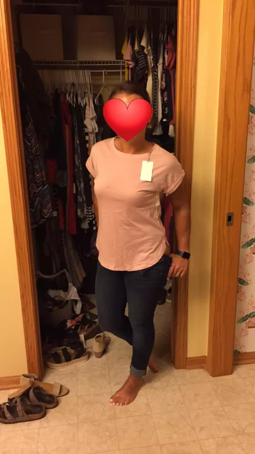 41 mf couple looking for a big D for a short hotwife by funsized365