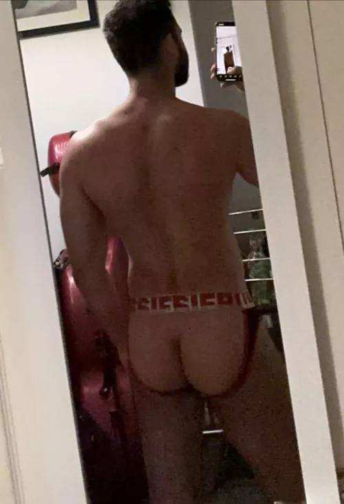 Another Aussie Bum… by Hugh974