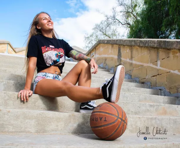 Anyone up for 1v1 by sagittarinaofficial